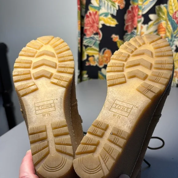 🎄SALE🎄TOMS 7.5 Wheat Brown Suede Leather Sherpa Wedge Ankle Desert Boots - Picture 8 of 8